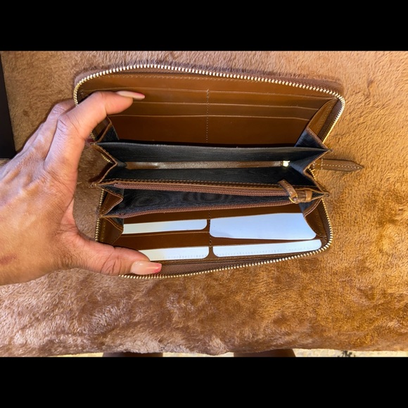 Authentic Gucci Wallet - Picture 5 of 11